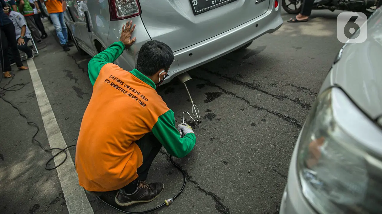 FOTO: Kurangi Polusi Udara, Uji Emisi Gas Buang Kendaraan Digelar di Jakarta