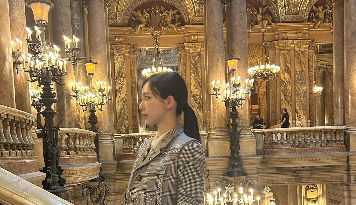 Karina stunning untuk debut Haute Couture-nya dan membuktikan kekuatannya sebagai bintang global.