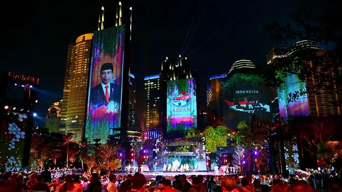 <p>Potret megahnya gala dinner KTT ASEAN 2023 yang diwarnai pesta kembang api hingga video mapping hiasi gedung-gedung pencakar langit Jakarta. (Dok. Muchlis Jr/Biro Pers Sekretariat Presiden)</p>