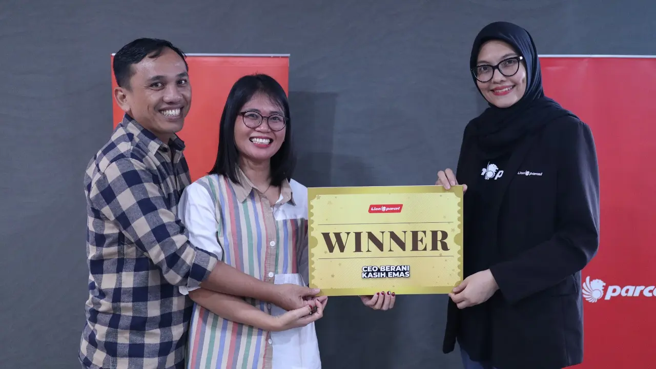 Head of Business Development Lion Parcel Marysha Djafar bersama perwakilan UMKM lokal Medan dalam agenda “A Day with CEO” di Medan. (Dok Lion Parcel)
