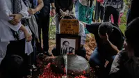 Pemakaman Deddy Sutomo (Liputan6.com/ Faizal Fanani)