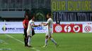 Pemain Persija Jakarta, Marko Simic (kanan) digantikan Aji Kusuma pada laga pekan kedua BRI Liga 1 2023/2024 melawan Persikabo 1973 di Stadion Pakansari, Cibinong, Bogor, Minggu (9/7/2023). (Bola.com/M Iqbal Ichsan)