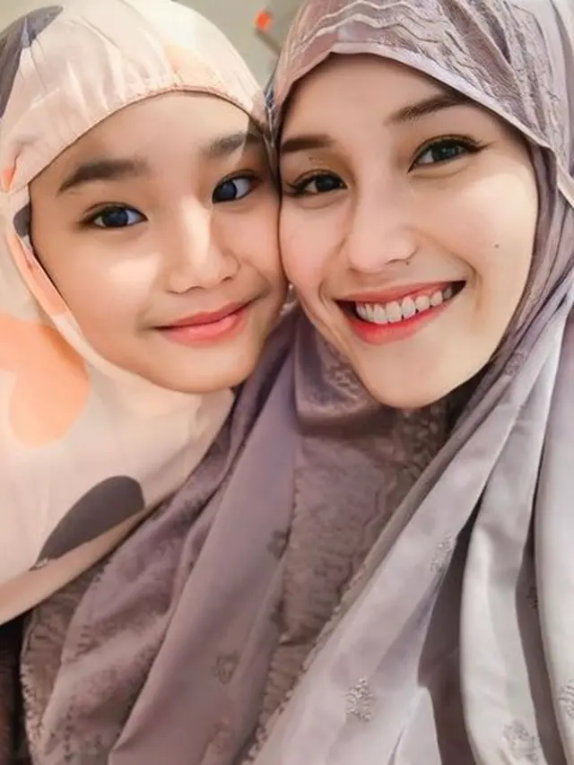 Ayu Ting Ting berhijab (Instagram/ayutingting92)