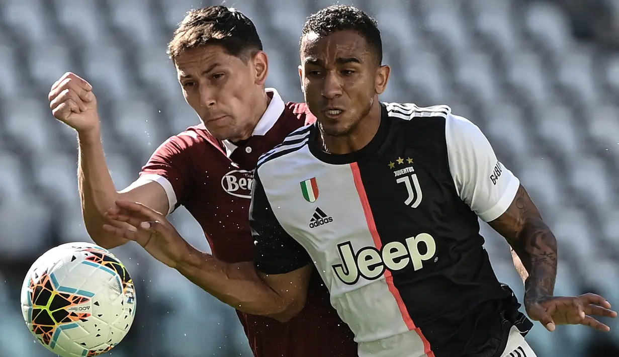Bersama Juventus hingga musim ketiganya usai didatangkan dari Manchester City dengan nilai transfer 37 juta euro pada awal musim 2019/2020, Danilo mampu menjuarai Serie A sebanyak 1 kali di musim debutnya pada 2019/2020. Di musim tersebut ia total tampil dalam 22 laga di Liga Italia dengan torehan 2 gol. (AFP/Marco Bertorello)