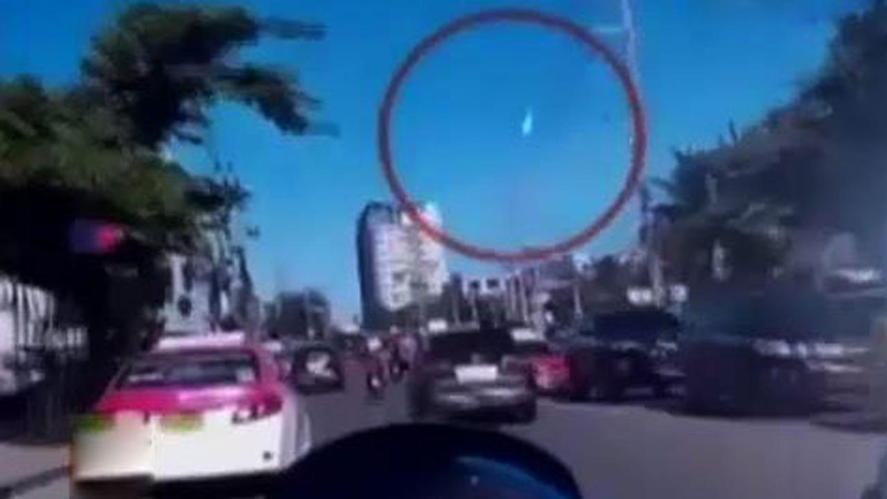 Jendela Dunia: Bola Api Jatuh di Thailand Hebohkan Dunia Maya