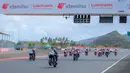 <p>Pembalap Yamaha Racing Indonesia, Wahyu Nugroho (kedua kiri) memacu motornya saat Race 1 SS600 Asia Road Racing Championship (ARRC) Mandalika 2025 di Sirkuit Internasional Mandalika, Lombok, Nusa Tenggara Barat, Sabtu (30/08/2025). (Bola.com/Bagaskara Lazuardi)</p>