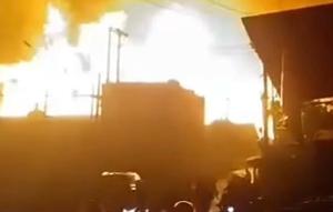 Kebakaran hebat disertai ledakan terjadi di SPBE di kawasan Cimuning, Kecamatan Mustika Jaya, Kota Bekasi, Rabu (1/4/2026) malam. (Foto: Tangkapan Layar Sosmed)