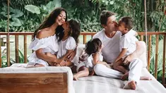 Setelah menikah dengan pujaan hatinya yakni pria berkebangsaan Australia, Ibrahim Justin Werner, presenter cantik Indah Kalalo memang jadi jarang muncul di layar kaca. Ia pun nampak lebih fokus mengurus ketiga buah hatinya. (Liputan6.com/IG/indahkalalo)