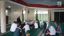 Jemaah mendengarkan ceramah di Masjid Babah Alun, Tanjung Priok, Jakarta, Rabu (8/5/2019). Masjid Babah Alun memiliki gaya arsitektur oriental. (Liputan6.com/Immanuel Antonius)