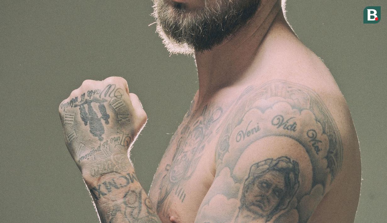 Danny Guthrie pesepakbola asal Inggris  yang pernah membela Liverpool dan Newcastle United dalam sesi foto bersama Bola.com, Sabtu (24/2/2018). Kini Danny Guthrie resmi menjadi pemain Mitra Kukar.  (Bola.com/Peksi Cahyo)