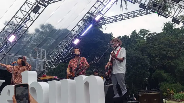 White Shoes & The Couples Company atau disingkat WSATCC (Fimela/Salsa Mutiara)