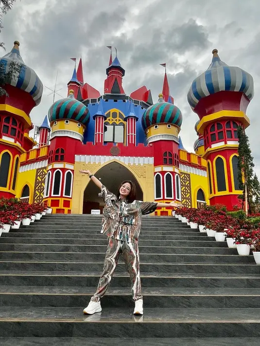 Dewi Perssik (Instagram/dewiperssikreal.new)