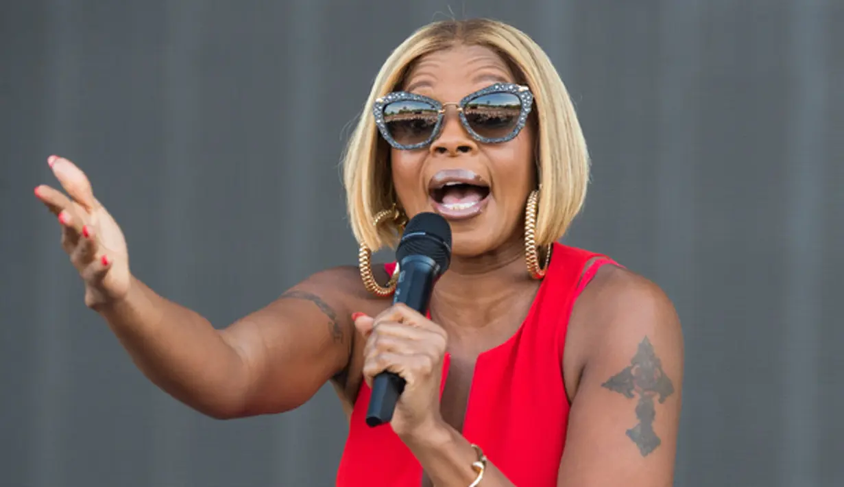 Setelah tampil di Glastonbury, Mary J. Blige membawa jiwa musik yang segar di Wireless Festival 2015 (via digitalspy.co.uk)
