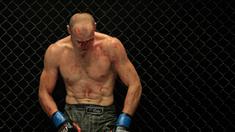 Igor Svirid petarung Kazakstanbertarung habis-habisan hingga bercucran darah melawan Luis Santos. (Bola.com/Peksi Cahyo)