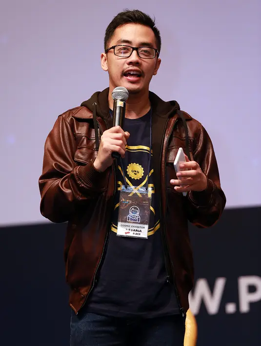 Dennis Adhiswara kembali memerankan tokoh Mamet dalam film 'Ada Apa Dengan Cinta? 2'. (Wimbarsana/Bintang.com)