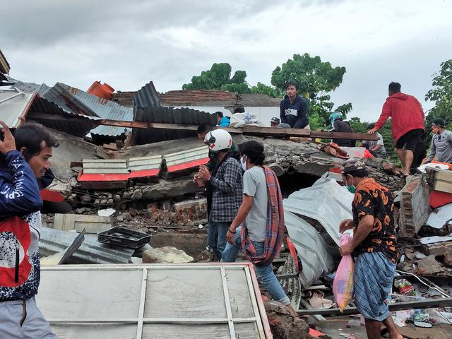 Breaking News Gempa Bumi Kembali Mengguncang Mamuju Sulbar Regional Liputan6 Com