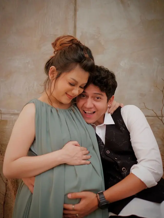 Nantikan Buah Hati, Ini 7 Maternity Shoot Istri Reza Ali Syahbana