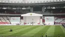 Panggung utama dipasang untuk misa kudus yang akan dipimpin oleh Paus Fransiskus di Stadion Utama Gelora Bung Karno (SUGBK), Jakarta, pada Selasa 3 September 2024. (ADITYA AJI/AFP)