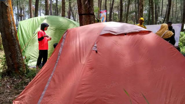 Menikmati Makan Siang