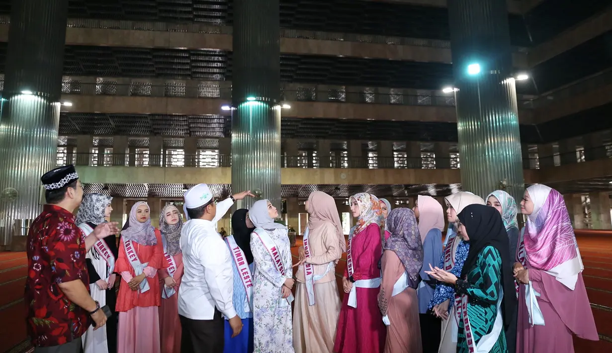 Abu Hurairah menjelaskan jika makna 12 pilar tersebut berlandaskan tanggal kelahiran nabi Muhammad SAW pada 12 Robiul Awal. Selain itu juga menanyakan luas atau menaranya. (Nurwahyunan/Bintang.com)