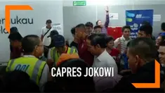 Capres Joko Widodo (Jokowi) bersama Ketua TKN Erick Thohir menaiki moda transportasi MRT. Jokowi hendak pulang ke kediamannya di Bogor. Jokowi kembali ke Bogor setelah berakhir Pekan di seputaran Bundaran HI
