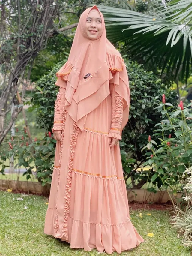 Hamil Anak Ke-4, Ini 6 Potret Oki Setiana Dewi Pamer Baby Bump