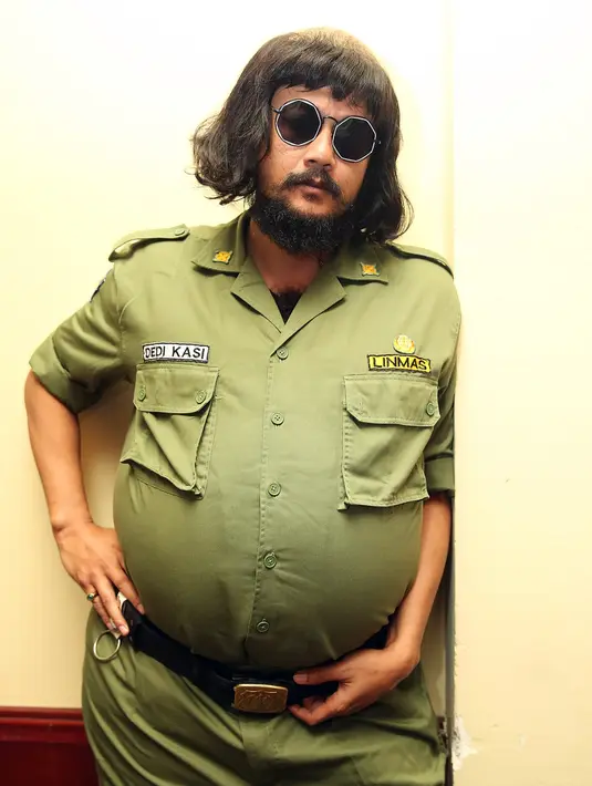 Sebagai petugas keamanan yang memiliki perut buncit, ia juga merasakan panasnya kostum petugas kemanan dengan tambahan prosthetic. Di film ini, ia dikesankan memiliki bobot tubuh hingga 100 kg. (Bambang E Ros/Bintang.com)