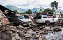 FOTO: Dahsyatnya Terjangan Banjir Akibat Badai Beryl di Venezuela, Mobil-Mobil Hancur hingga Lapisan Aspal Terlepas