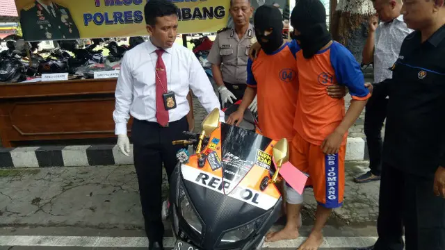 Aksi Pasangan Sesama Jenis di Jombang