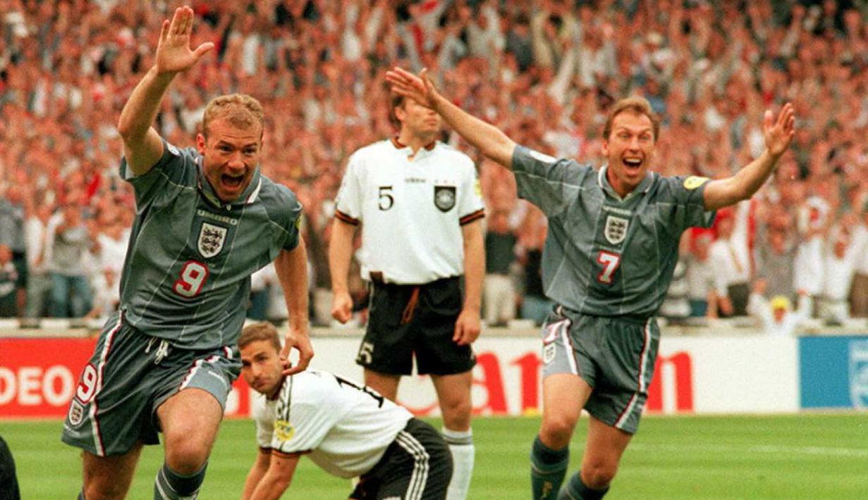 4. Alan Shearer mencetak gol saat pertandingan Jerman melawan Inggris baru berjalan 2 menit 14 detik di semifinal Piala Eropa 1996. (AFP/Martin Mayhow)