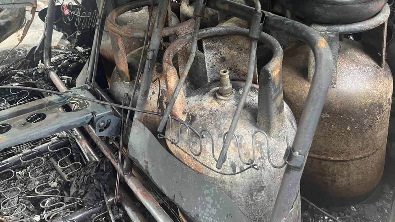 Kebakaran Area Parkiran Hanguskan 3 Mobil, Diduga Dipicu Kebocoran Tabung Gas Dalam Mobil