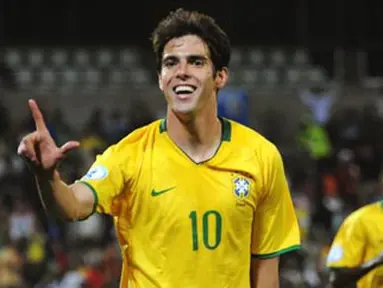 Gelandang Brasil, Kaka merayakan gol keempat timnya dalam pertandingan Piala Konfederasi antara Brasil vs Mesir, 15 Juni 2009 di Free State Stadium, Bloemfontein. Brazil mengalahkan Mesir 4-3. AFP PHOTO/ROBERTO SCHMIDT
