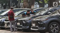 Pemerintah menyediakan mobil listrik atau sering disebut electric vehicle (EV) untuk mengurangi polusi udara. (Liputan6.com/Angga Yuniar)