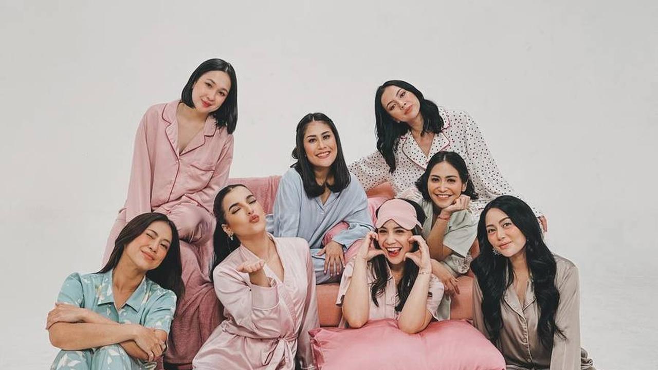 Potret Nagita Slavina Bareng Bestie Jalani Pemotretan ala Pajamas Party, Cantik-cantik Semua!