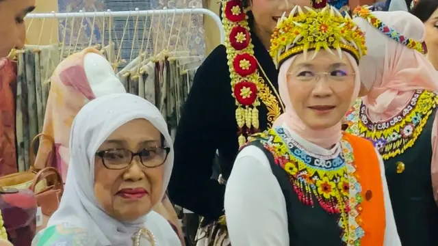 Wury Ma’ruf Amin Resmi Buka Pameran Kriyanusa 2024 di JCC Senayan, Tampil Berbusana Adat Dayak
