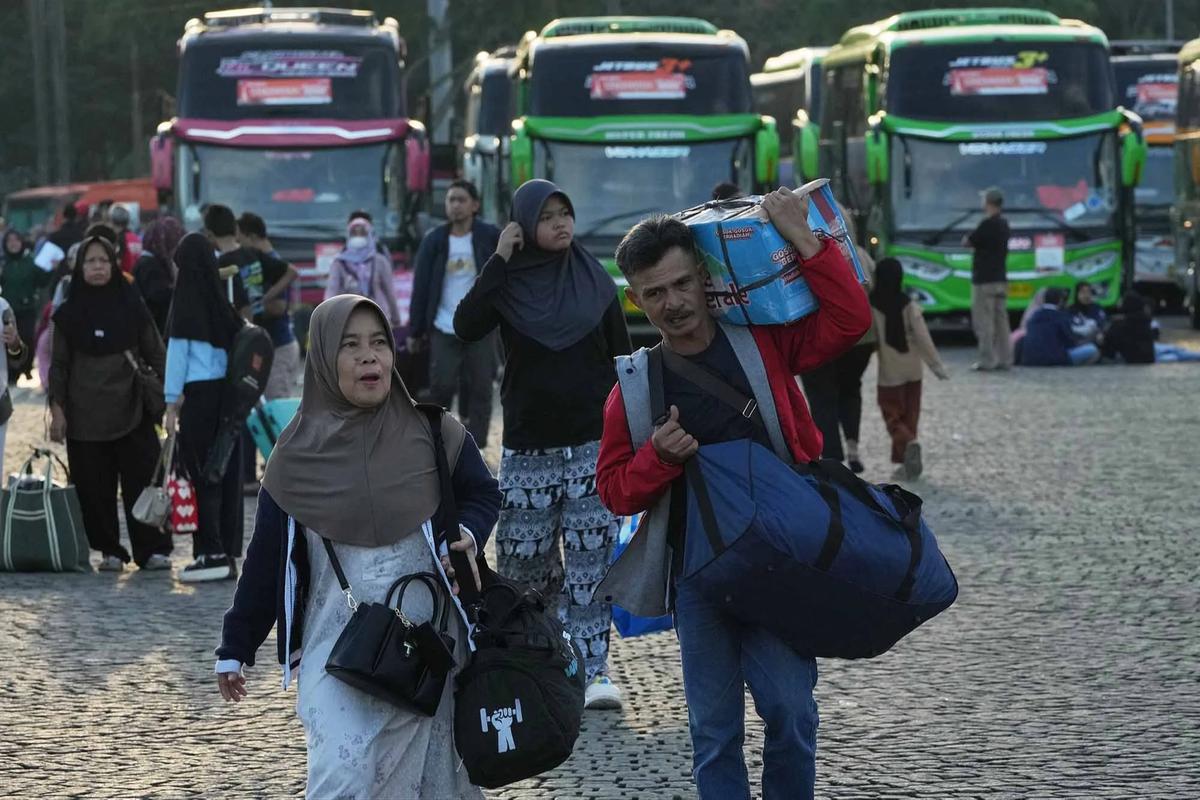 FOTO: Ribuan Warga Ikuti Mudik Gratis Pemprov DKI Jakarta