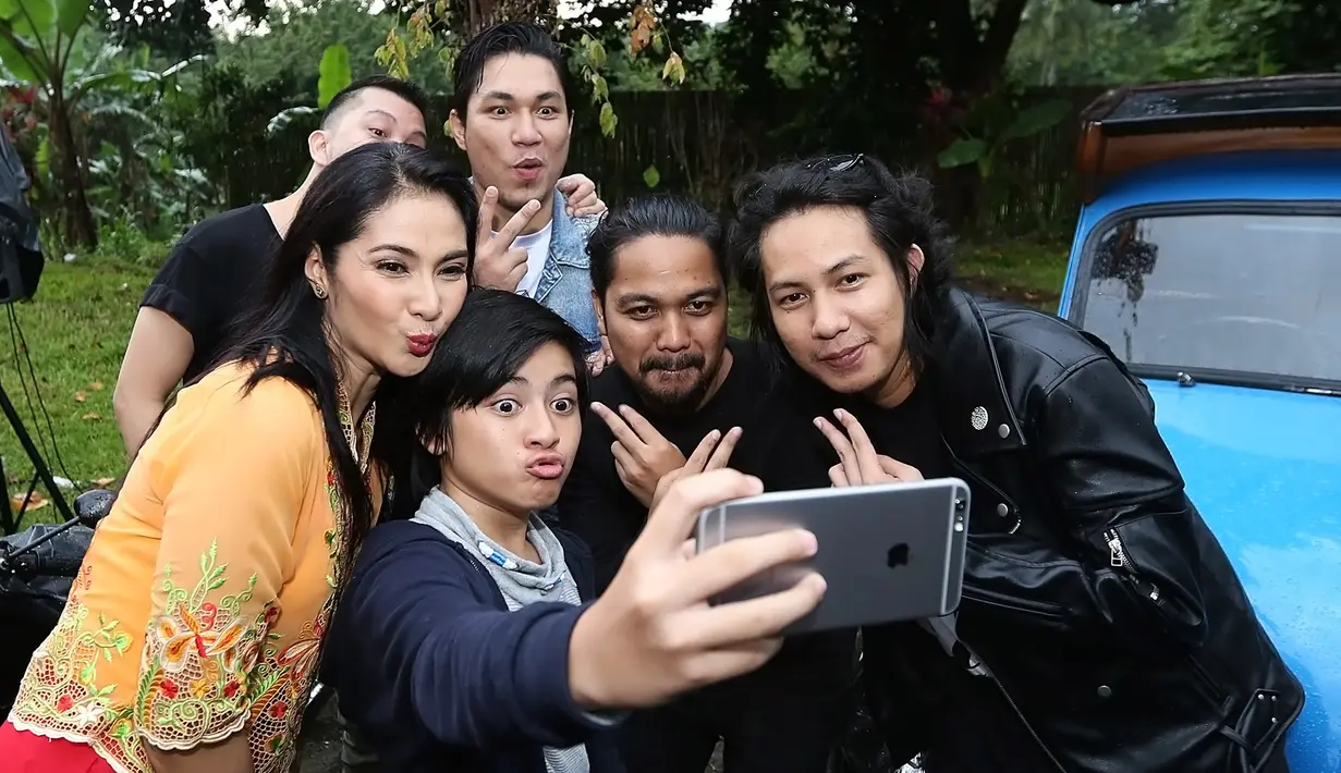 Pemeran utama sinetron ini masih sama dengan sebelumnya, Rano Karno, Maudy Koesnaedy, dan Cornelia Agatha. Namun dalam layar lebar dibuat versi kekinian. (Bambang E Ros/Bintang.com)