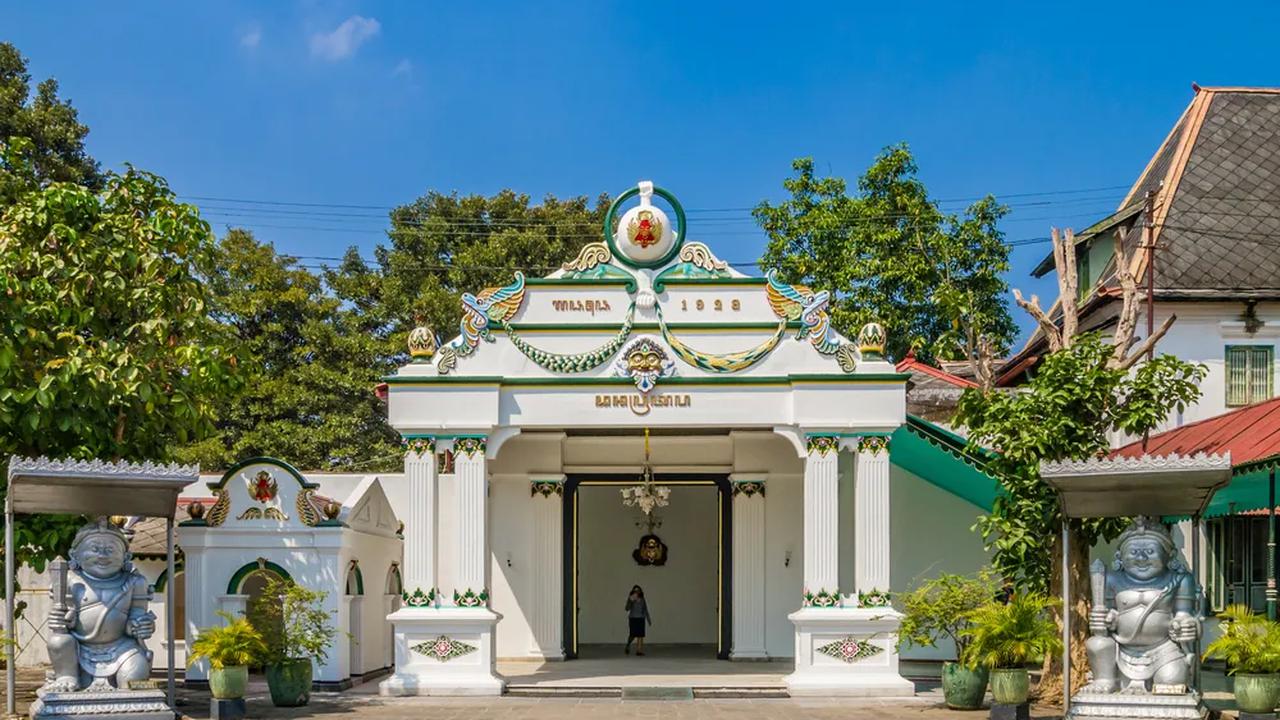 'Ritual' Minum Bir Jawa ala Sultan
