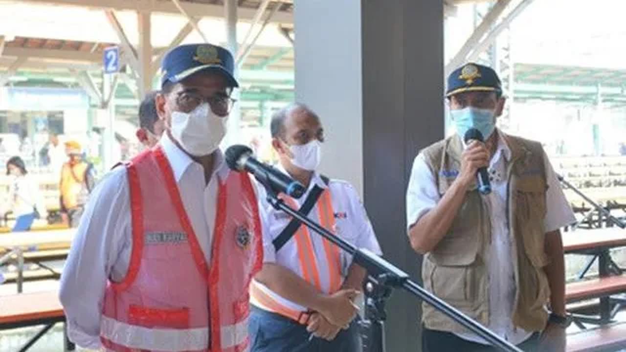 Terkait pemanggilan KPK, Adita mengatakan Menhub Budi telah menerimanya, namun mengajukan permohonan penundaan karena alasan tugas.