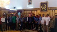 PSSI bertemu Gubernur Sulsel di Makassar, Sabtu (15/10/2016). (Bola.com/Abdi Satria)