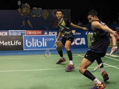 Ganda putra Indonesia, Fajar Alfian/Rian Ardianto, berhasil mengalahkan ganda Thailand, Kittinupong Kedren/Dechapol Puavaranukroh, pada BCA Indonesia Open di JCC, Jakarta, Jumat (16/6/2017). (Bola.com/Vitalis Yogi Trisna)