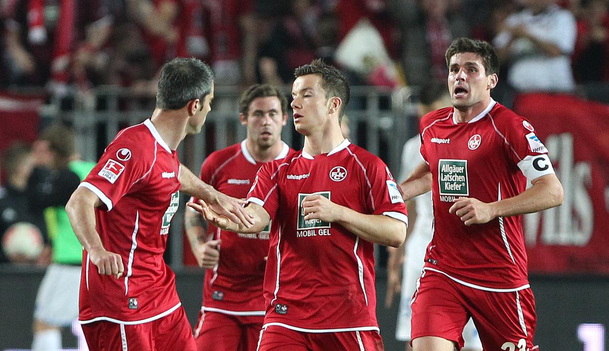 4. FC Kaiserslautern - Satu dari sedikit klub yang mampu menjuarai liga domestik yang berstatus sebagai tim promosi pada musim 1997/98. Prestasi inilah yang membuat nama FC Kaiserslautern begitu diingat oleh suporter Bundesliga. (AFP/Daniel Roland)