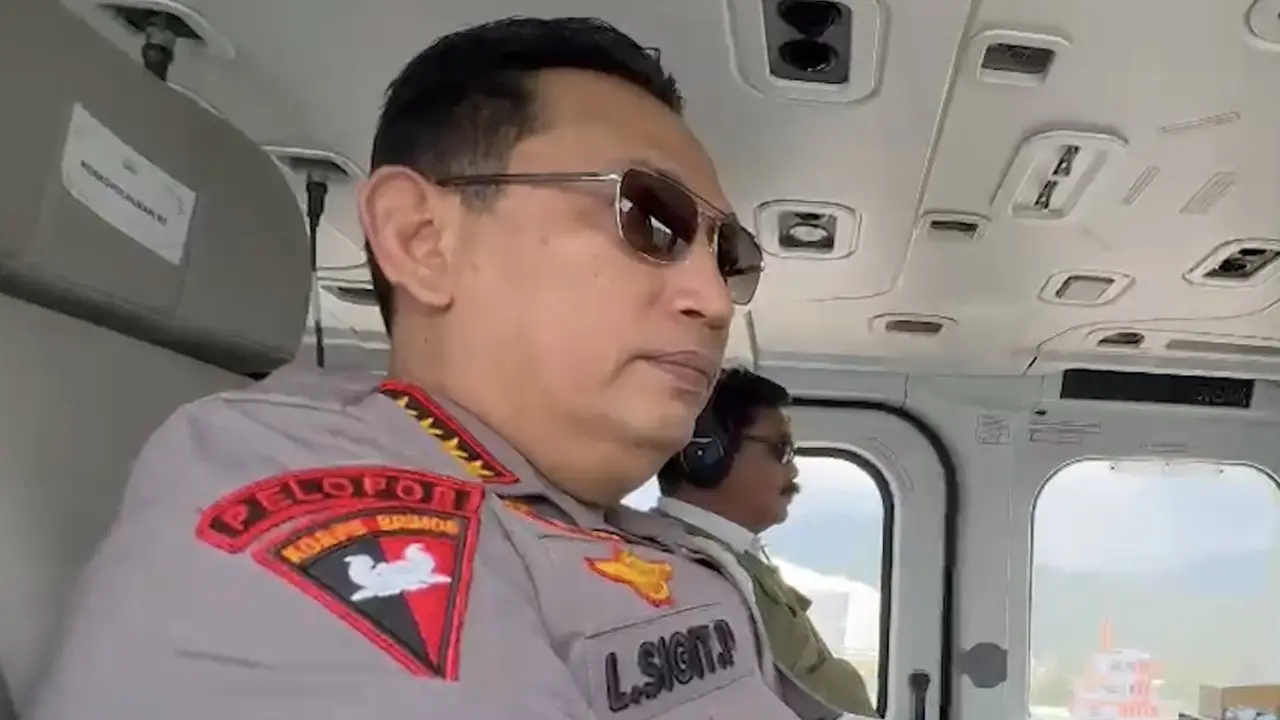 Kapolri Jenderal Listyo Sigit Prabowo saat memantau kesiapan pengamanan arus mudik Hari Raya Idul Fitri 2024.