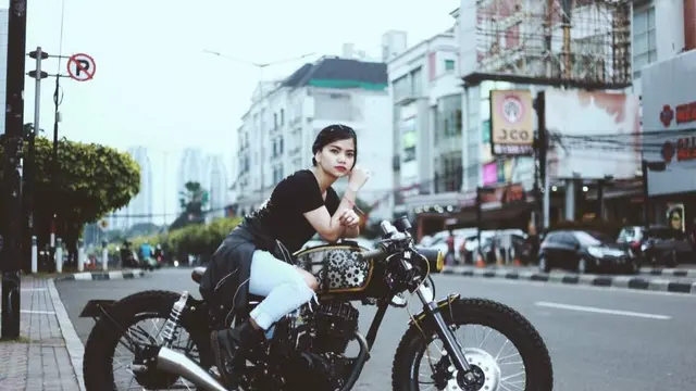 Modifikasi Mega Pro Cafe Racer Pilihan Lady Biker  (ist)