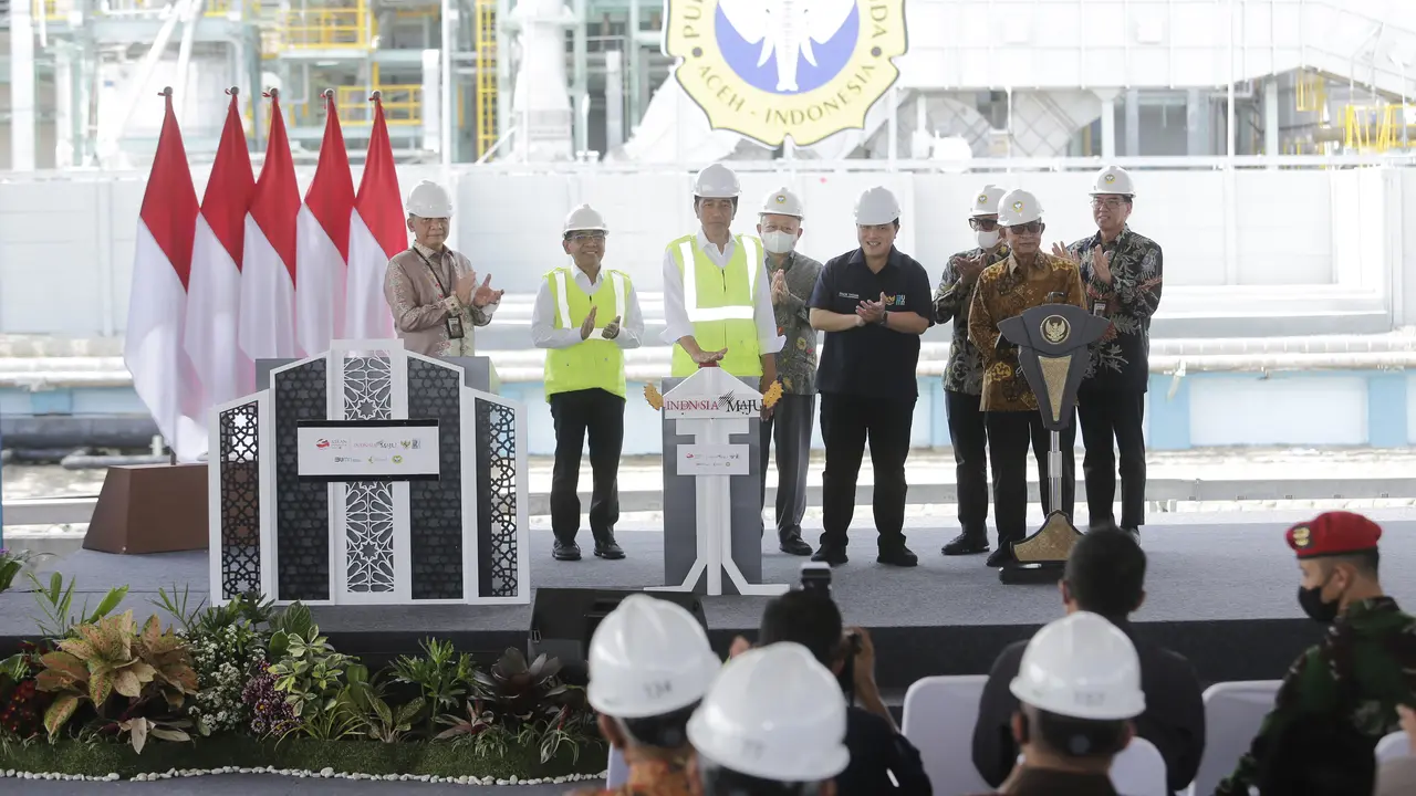 Presiden Jokowi meresmikan pabrik NPK Chemical Pupuk Iskandar Muda di dalam Kawasan Ekonomi Khusus (KEK) Arun Lhokseumawe, Aceh.
