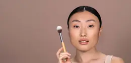 Untuk mendapatkan looks makeup tipis tanpa foundation yang bagus, Sahabat Fimela, kamu dapat mengikuti tips dibawah ini. [Dok/freepik.com]
