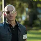 Jeff Bezos, CEO Amazon ini menjadi pria terkaya di dunia tahun ini dan terus melakukan ekspansi bisnis retailnya hingga ke seluruh dunia. (Drew Angerer/Getty Images/AFP)