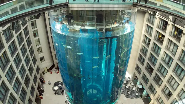 Akuarium "Aquadom" di Jerman.