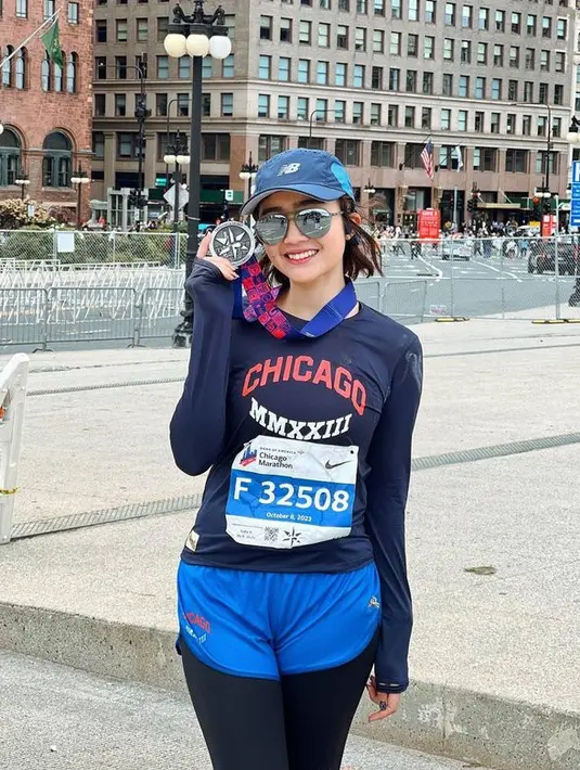 <p>Meskipun bukan hal yang mudah, namun Febby bisa menyelesaikan hingga finish. Bahkan ia sampai terharu saat melewati garis finish. [Foto: instagram.com/febbyrastanty]</p>