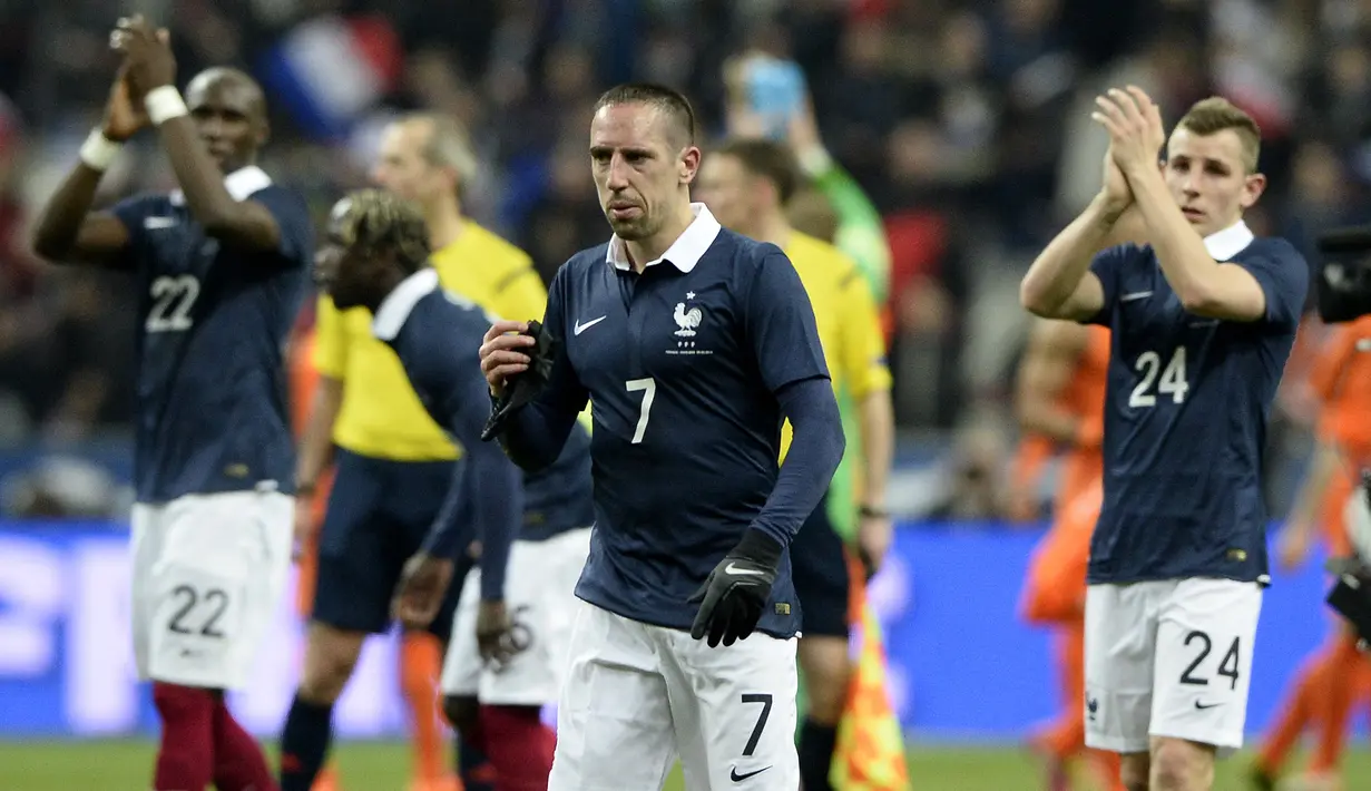 Franck Ribery memilih pensiun dari Timnas Prancis seusai Piala Dunia 2014 dalam usia 31 tahun. Frustasi karena cedera yang terus mendera membuat pemain yang sudah bermain 81 kali untuk Timnas Prancis ini memilih pensiun dini. (AFP/Franck Fife)